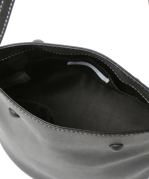 BAYFLOW（ベイフロー）の「フェイクレザーラウンドバッグ（ショルダーバッグ・レディース・ブラック/ブラウン・FREE）」の6枚目の写真