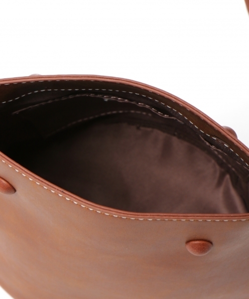BAYFLOW（ベイフロー）の「フェイクレザーラウンドバッグ（ショルダーバッグ・レディース・ブラック/ブラウン・FREE）」の4枚目の写真