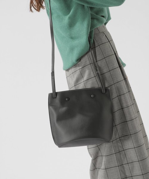 BAYFLOW（ベイフロー）の「フェイクレザーラウンドバッグ（ショルダーバッグ・レディース・ブラック/ブラウン・FREE）」の19枚目の写真