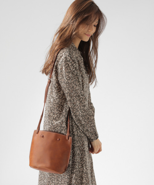 BAYFLOW（ベイフロー）の「フェイクレザーラウンドバッグ（ショルダーバッグ・レディース・ブラック/ブラウン・FREE）」の18枚目の写真