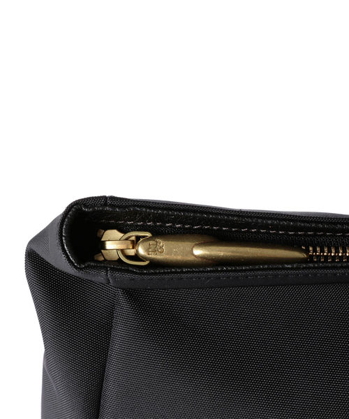 SHIPS（シップス）の「TOFF & LOADSTONE:【タイド】ナイロン ブリーフ バッグ（トートバッグ・メンズ・ブラック/ネイビー・ONE SIZE）」の8枚目の写真