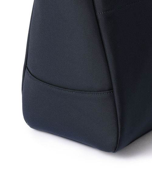 SHIPS（シップス）の「TOFF & LOADSTONE:【タイド】ナイロン ブリーフ バッグ（トートバッグ・メンズ・ブラック/ネイビー・ONE SIZE）」の5枚目の写真