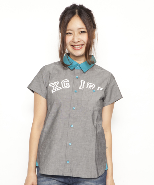 X-girl（エックスガール）の「BI-COLOR S/S SHIRT（シャツ/ブラウス・レディース・ブラック/レッド/イエロー/ネイビー・1/2）」の2枚目の写真