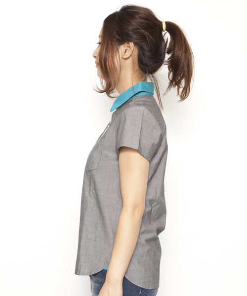 X-girl（エックスガール）の「BI-COLOR S/S SHIRT（シャツ/ブラウス・レディース・ブラック/レッド/イエロー/ネイビー・1/2）」の5枚目の写真