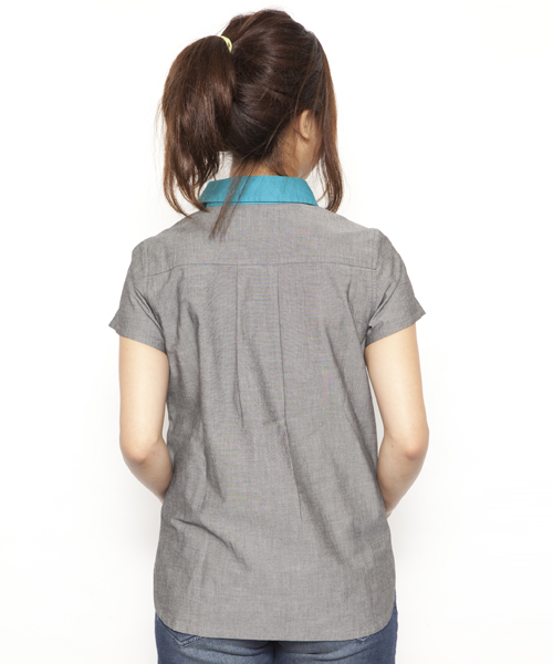 X-girl（エックスガール）の「BI-COLOR S/S SHIRT（シャツ/ブラウス・レディース・ブラック/レッド/イエロー/ネイビー・1/2）」の6枚目の写真