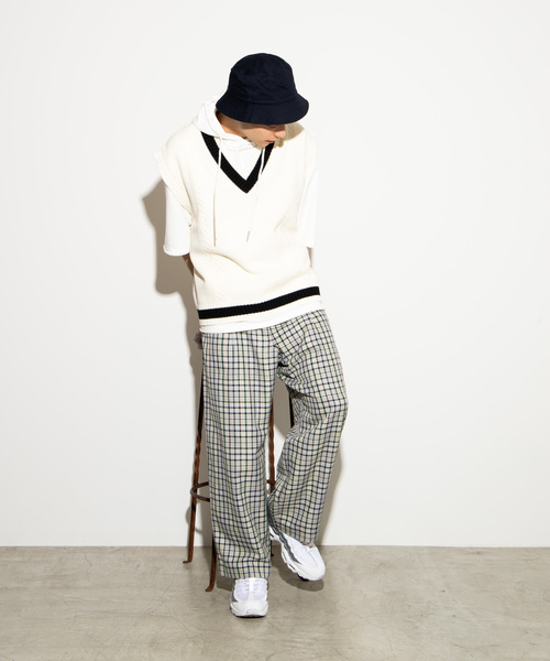 WEGO(ウィゴー)の「WEGO/ラインリブチルデンニットベスト(ベスト・メンズ・ホワイト/ブラック/ベージュ/ネイビー・MEDIUM/LARGE)」の5枚目の写真