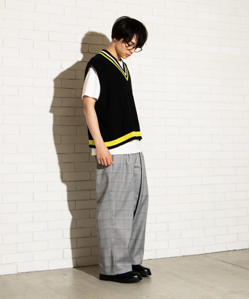 WEGO(ウィゴー)の「WEGO/ラインリブチルデンニットベスト(ベスト・メンズ・ホワイト/ブラック/ベージュ/ネイビー・MEDIUM/LARGE)」の9枚目の写真