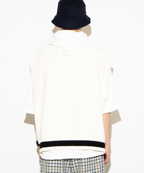 WEGO(ウィゴー)の「WEGO/ラインリブチルデンニットベスト(ベスト・メンズ・ホワイト/ブラック/ベージュ/ネイビー・MEDIUM/LARGE)」の19枚目の写真