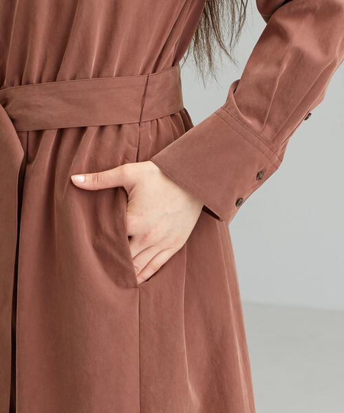 green label relaxing（グリーンレーベルリラクシング）の「FM オープンカラー シャツ ワンピース（シャツワンピース・レディース・ベージュ/ネイビー/ブラウン・FREE）」の14枚目の写真