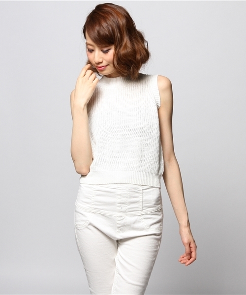 ROSE BUD(ローズバッド)の「LK-14139 HI-NECK CROPPED TANK(ニット/セーター・レディース・ホワイト/ピンクベージュ/ネイビー/ブラック・ONE SIZE)」の2枚目の写真