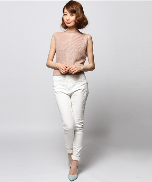 ROSE BUD(ローズバッド)の「LK-14139 HI-NECK CROPPED TANK(ニット/セーター・レディース・ホワイト/ピンクベージュ/ネイビー/ブラック・ONE SIZE)」の5枚目の写真