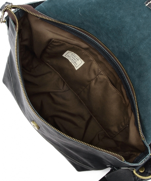 green label relaxing(グリーンレーベルリラクシング)の「レザーショルダーバッグ Ⅱ(ショルダーバッグ・メンズ・ブラウン/ダークブラウン/オレンジ/ネイビー/ブラック・フリー)」の8枚目の写真
