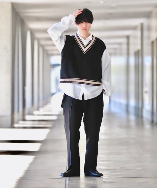 MinoriTY（マイノリティ）の「【コラボ「MinoriTY×WEARISTA　Mr.SZK」】ビッグシルエットショート丈チルデンニットベスト（ベスト・メンズ・ブラック/ベージュ・M/L）」の5枚目の写真