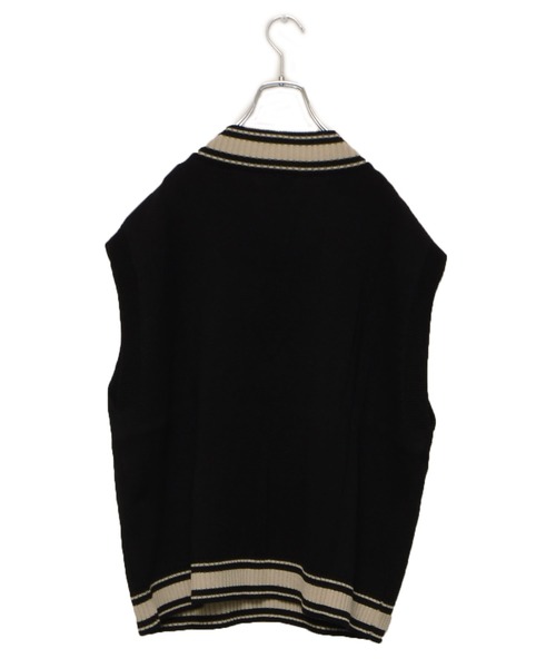 MinoriTY（マイノリティ）の「【コラボ「MinoriTY×WEARISTA　Mr.SZK」】ビッグシルエットショート丈チルデンニットベスト（ベスト・メンズ・ブラック/ベージュ・M/L）」の9枚目の写真