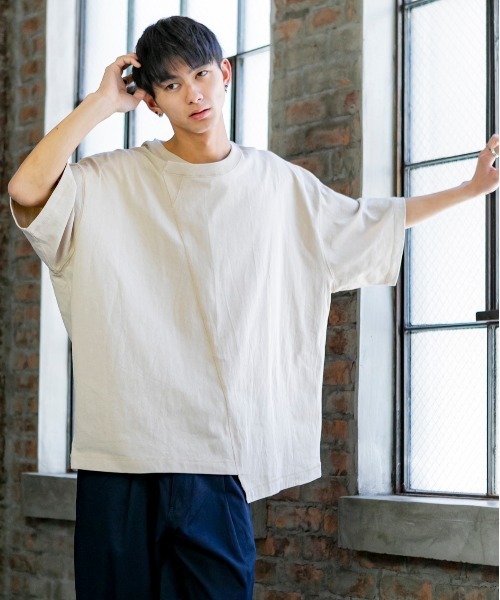 Beno(ビーノ)の「USAコットン 天竺 / アシンメトリー リメイク オーバーサイズ Tシャツ(Tシャツ/カットソー・メンズ・ホワイト/パープル/ブラック/ベージュ/ダークブルー/ブルーグリーン・L/M)」の3枚目の写真