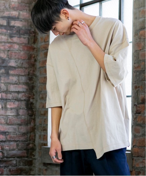 Beno(ビーノ)の「USAコットン 天竺 / アシンメトリー リメイク オーバーサイズ Tシャツ(Tシャツ/カットソー・メンズ・ホワイト/パープル/ブラック/ベージュ/ダークブルー/ブルーグリーン・L/M)」の22枚目の写真
