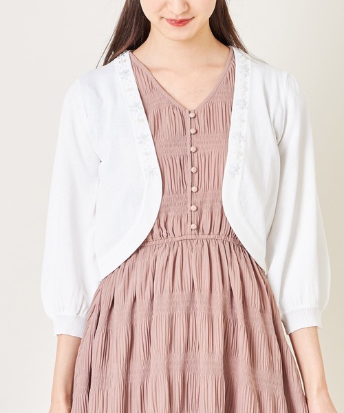 tocco closet(トッコ クローゼット)の「フラワーパールビジュー装飾七分袖ボレロ(カーディガン/ボレロ・レディース・ホワイト/ブラック/グレー・M)」の2枚目の写真