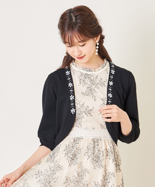 tocco closet(トッコ クローゼット)の「フラワーパールビジュー装飾七分袖ボレロ(カーディガン/ボレロ・レディース・ホワイト/ブラック/グレー・M)」の3枚目の写真