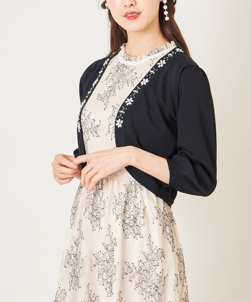 tocco closet(トッコ クローゼット)の「フラワーパールビジュー装飾七分袖ボレロ(カーディガン/ボレロ・レディース・ホワイト/ブラック/グレー・M)」の14枚目の写真