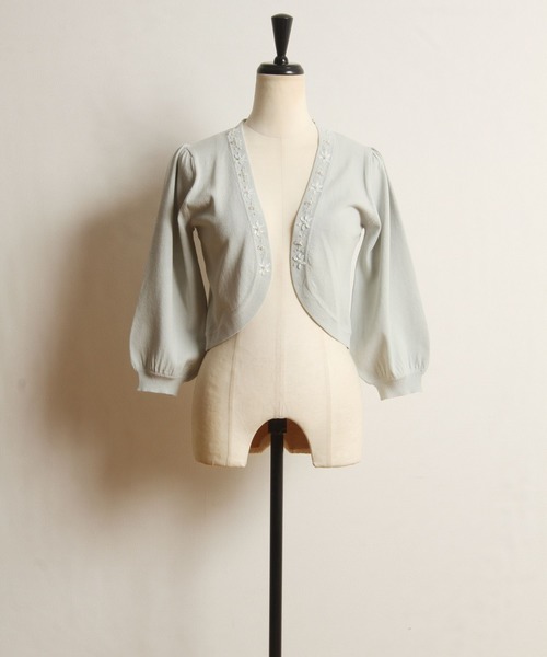 tocco closet(トッコ クローゼット)の「フラワーパールビジュー装飾七分袖ボレロ(カーディガン/ボレロ・レディース・ホワイト/ブラック/グレー・M)」の7枚目の写真