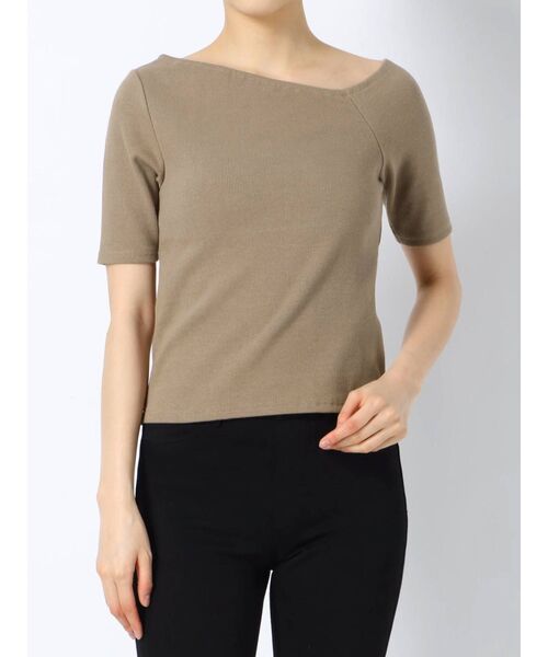 EMODA(エモダ)の「アシンメトリーカットリブトップ(Tシャツ/カットソー・レディース・ブラック/ホワイト/ベージュ/レッド・FREE)」の3枚目の写真