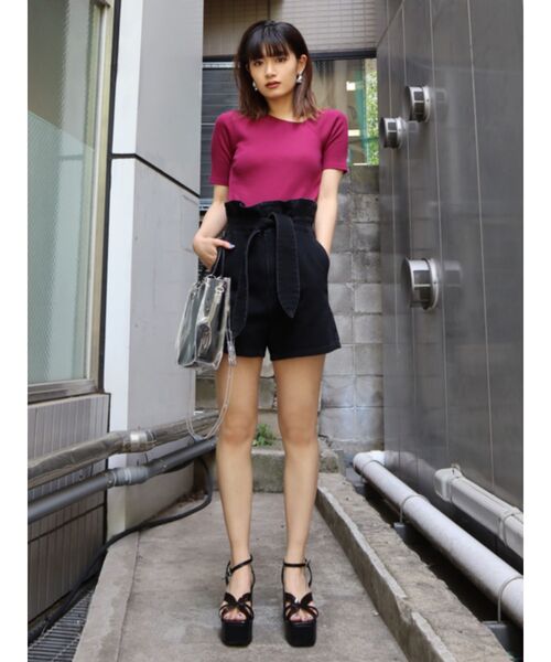 EMODA(エモダ)の「アシンメトリーカットリブトップ(Tシャツ/カットソー・レディース・ブラック/ホワイト/ベージュ/レッド・FREE)」の17枚目の写真