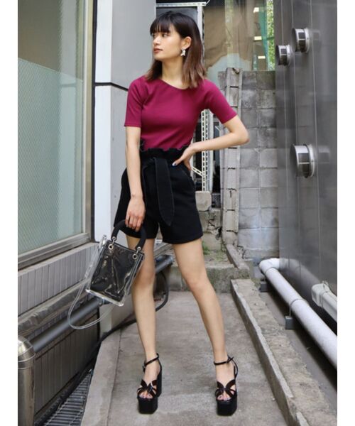 EMODA(エモダ)の「アシンメトリーカットリブトップ(Tシャツ/カットソー・レディース・ブラック/ホワイト/ベージュ/レッド・FREE)」の16枚目の写真