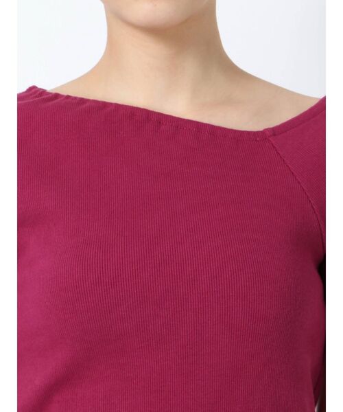 EMODA(エモダ)の「アシンメトリーカットリブトップ(Tシャツ/カットソー・レディース・ブラック/ホワイト/ベージュ/レッド・FREE)」の11枚目の写真