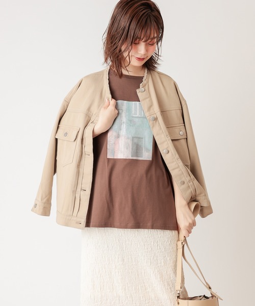 natural couture(ナチュラルクチュール)の「ノーカラーリメイクGジャン(デニムジャケット・レディース・ベージュ/ネイビー/ブルー・FREE)」の4枚目の写真