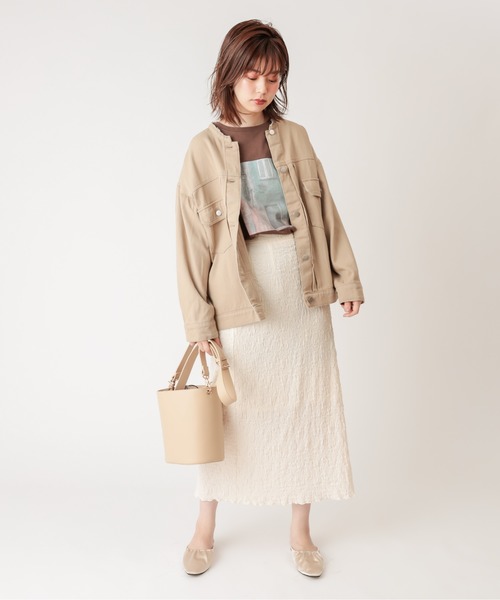 natural couture(ナチュラルクチュール)の「ノーカラーリメイクGジャン(デニムジャケット・レディース・ベージュ/ネイビー/ブルー・FREE)」の6枚目の写真