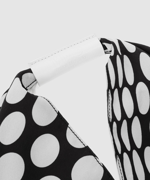 MM6 Maison Margiela(エムエムシックス メゾン マルジェラ)の「HANDBAG(ハンドバッグ・レディース・ブラック・ONESIZE)」の4枚目の写真