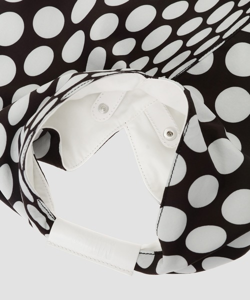 MM6 Maison Margiela(エムエムシックス メゾン マルジェラ)の「HANDBAG(ハンドバッグ・レディース・ブラック・ONESIZE)」の3枚目の写真