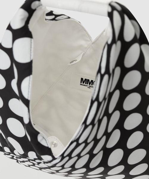 MM6 Maison Margiela(エムエムシックス メゾン マルジェラ)の「HANDBAG(ハンドバッグ・レディース・ブラック・ONESIZE)」の5枚目の写真