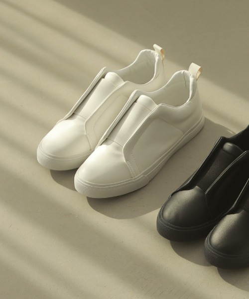 KOBE LETTUCE（コウベレタス）の「フロントゴムスニーカー（スニーカー・レディース・ブラック/ホワイト×ブラック/ベージュ/ホワイト・L/LL/M/S）」の2枚目の写真