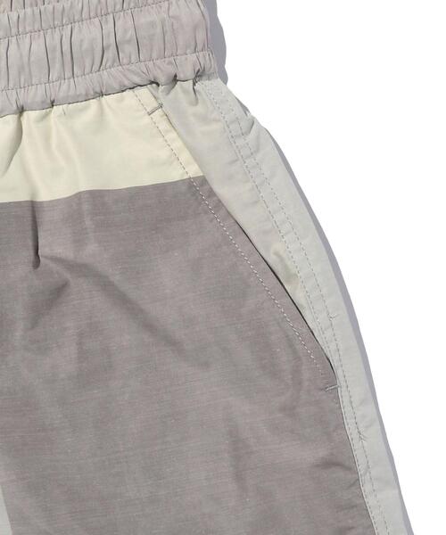 ANEI（アーネイ）の「＜ANEI＞ RIVER SHORTS A.O.P/ショーツ（その他パンツ・メンズ・ライトグレー・2/3）」の9枚目の写真