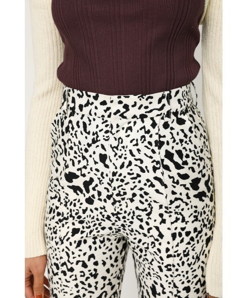 SLY（スライ）の「RAM LEO HW STRETCH FLARE PT レオパード ハイウエスト ストレッチ フレアパンツ（スラックス・レディース・ライトピンク/マルチ/ブラック・1/0/2）」の6枚目の写真