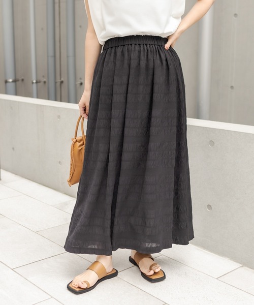 CAPRICIEUX LE'MAGE（カプリシューレマージュ）の「シャーリングマキシスカート（スカート・レディース・ホワイト/ブラック・FREE）」の4枚目の写真