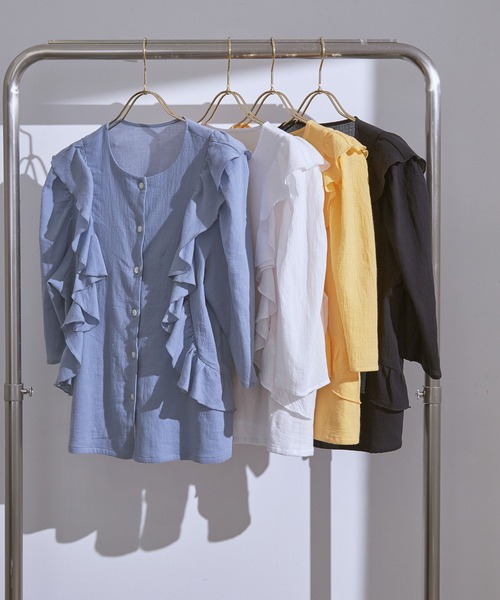 MADEMOISELLE ROPE'(マドモアゼル ロペ)の「【洗える】ラッフルコットンブラウス(シャツ/ブラウス・レディース・イエロー/ホワイト/ブラック/サックスブルー・38)」の4枚目の写真