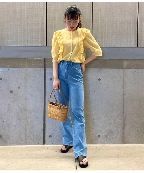 MADEMOISELLE ROPE'(マドモアゼル ロペ)の「【洗える】ラッフルコットンブラウス(シャツ/ブラウス・レディース・イエロー/ホワイト/ブラック/サックスブルー・38)」の5枚目の写真