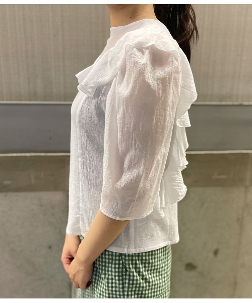 MADEMOISELLE ROPE'(マドモアゼル ロペ)の「【洗える】ラッフルコットンブラウス(シャツ/ブラウス・レディース・イエロー/ホワイト/ブラック/サックスブルー・38)」の9枚目の写真