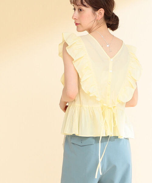 Ray BEAMS（レイビームス）の「Ray BEAMS / フリル ペプラム Vネック ノースリーブブラウス（シャツ/ブラウス・レディース・ホワイト/ブラック/クリーム・1/0）」の3枚目の写真