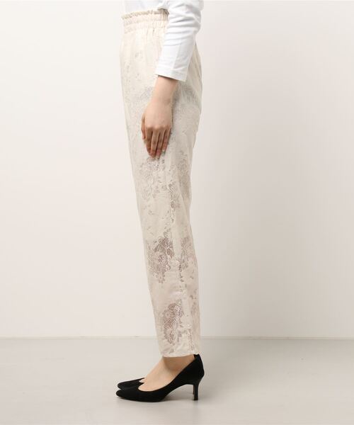 libelle more(リベル モア)の「花柄レース刺繍 ウエストフリルストレートパンツ(その他パンツ・レディース・ラベンダー/ベージュ/ブラック・M)」の21枚目の写真