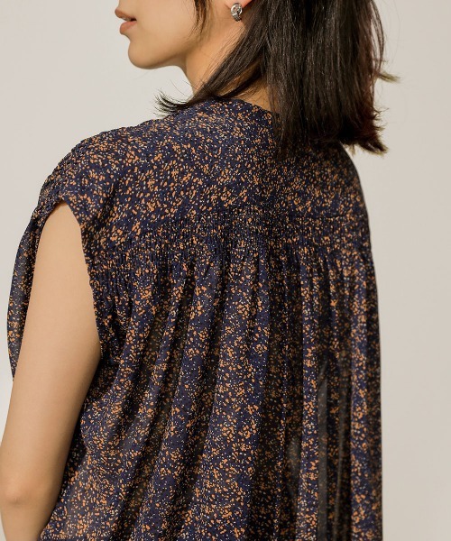 Bou Jeloud(ブージュルード)の「シャーリングフレアチュニック(シャツ/ブラウス・レディース・ブラック/ブルー・38)」の8枚目の写真