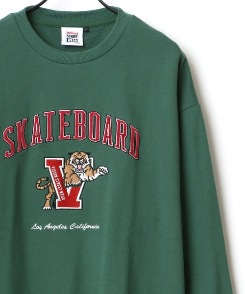 VISION STREET WEAR(ヴィジョンストリートウェア)の「VISION STREET WEAR/ヴィジョンストリートウェア ビッグシルエット タイガー刺繍 カレッジ ロゴ スウェット トレーナー(スウェット・メンズ・チャコールグレー/ブルー/グリーン/ホワイト系その他・LL/M/L)」の1枚目の写真