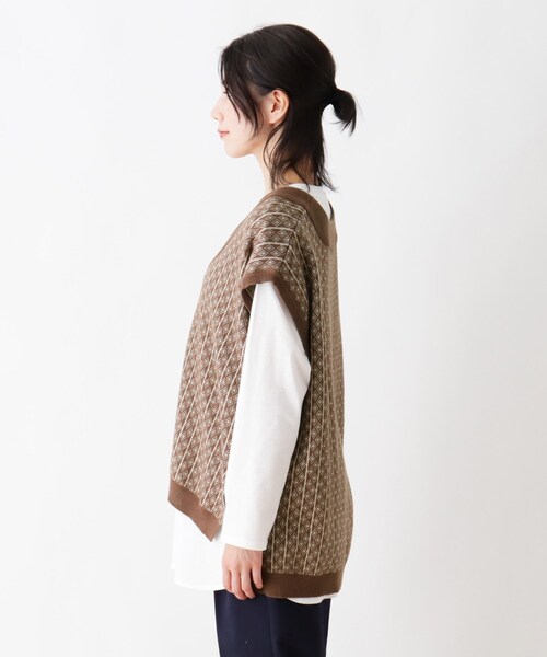 SHOO・LA・RUE（シューラルー）の「◆【2点セット】ジャカードベスト＋Tシャツ（ベスト・レディース・ブラック系3/ダークブラウン系3・02/03/04）」の6枚目の写真
