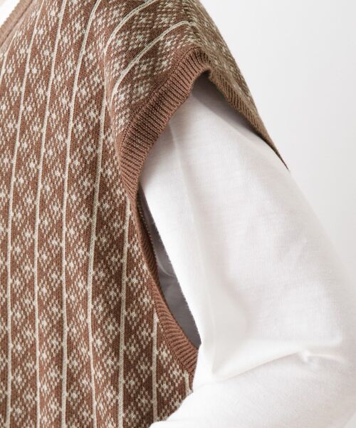 SHOO・LA・RUE（シューラルー）の「◆【2点セット】ジャカードベスト＋Tシャツ（ベスト・レディース・ブラック系3/ダークブラウン系3・02/03/04）」の11枚目の写真