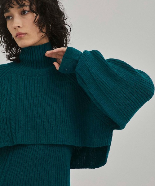 CITY TOKYO（シティトウキョウ）の「２wayアンサンブルタートルネックケーブルレイヤードニットトップス（ニット/セーター・レディース・グリーン/ベージュ・FREE）」の2枚目の写真