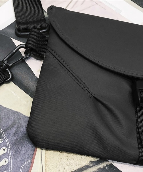 Anuenue（アヌエヌエ）の「撥水 ショルダー・ボディ・クラッチ 3wayバッグ（ショルダーバッグ・レディース・ブラック/パープル/グレー・FREE）」の11枚目の写真