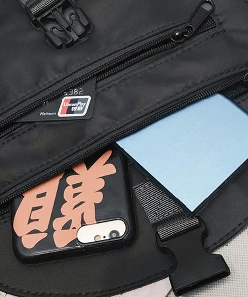 Anuenue（アヌエヌエ）の「撥水 ショルダー・ボディ・クラッチ 3wayバッグ（ショルダーバッグ・レディース・ブラック/パープル/グレー・FREE）」の13枚目の写真