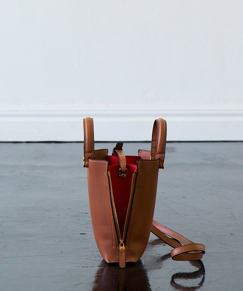 E'POR（エポール）の「【E'POR】Y BAG Micro（サイドジップマイクロショルダーバッグ）（ショルダーバッグ・レディース・オレンジ/ライトグリーン/ブラウン系その他2・FREE）」の13枚目の写真